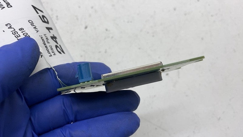 1079734 00 B 2017-2023 Tesla Model 3 Y Windshield Triple Camera GPS Navigation Antenna Module