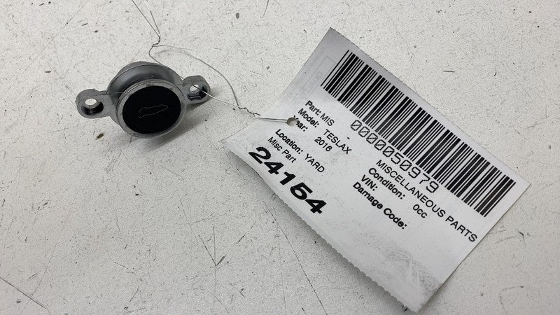 104262900V 2016-2020 Tesla Model X Rear Tailgate Hatch Liftgate Open Switch Button Assembly