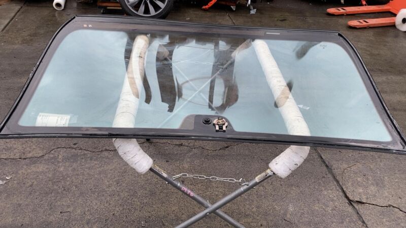 102163401D 2012-2015 Tesla Model S MS Front Windshield Heated Wiper Area (No Auto Pilot)