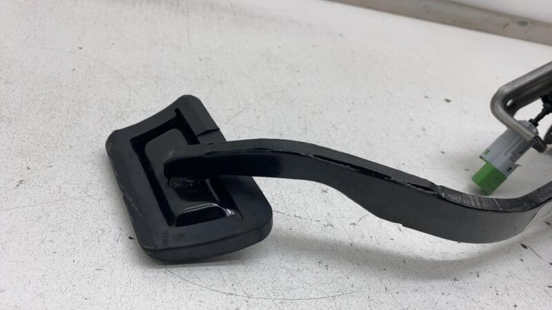 06700311040 ⭕ 2017-2020 Maserati Levante Front Brake Foot Stop Pedal w/ Bracket 06700311040