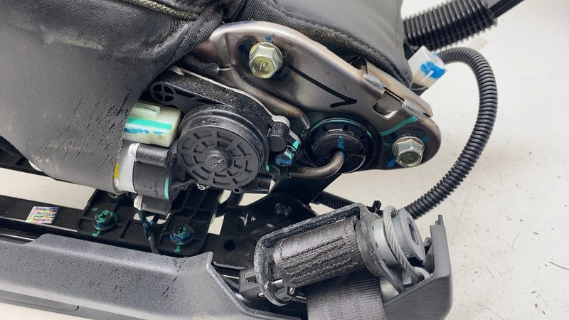 ⭕ 2025 Rivian R1S Front Left Side Seat Lower Cushion w/ Track Frame Assembly LH