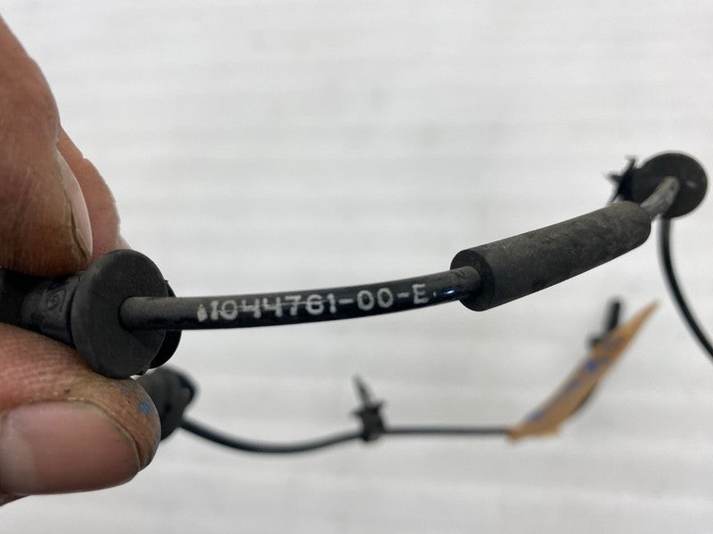 104476100E ⭕17-23 Model 3 Front Left or Right Anti-Lock ABS Wheel Speed Sensor 1044761-00-E