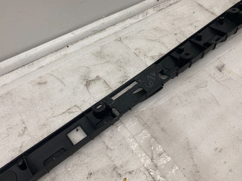 104669000B ⭕ 16-23 Model X Driver Side Rocker Carrier Panel Trim Bracket Left 1046690-00-B