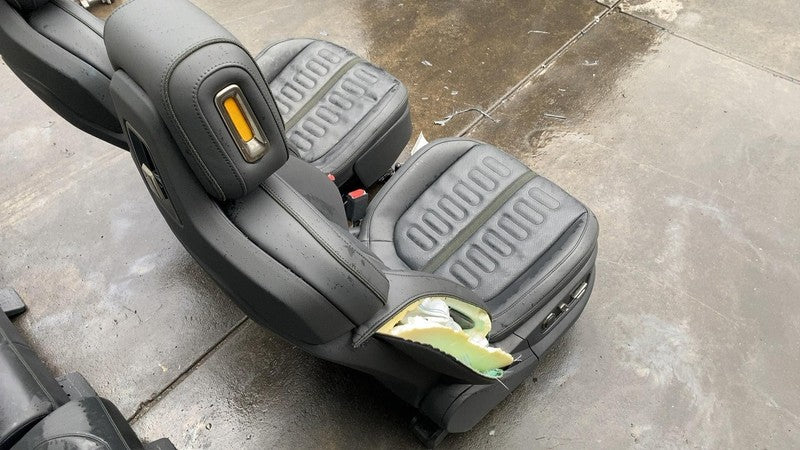 ⭕ 2022-2024 Rivian R1T Front Left & Right + Rear 2nd Row Leather Seat Black Assy