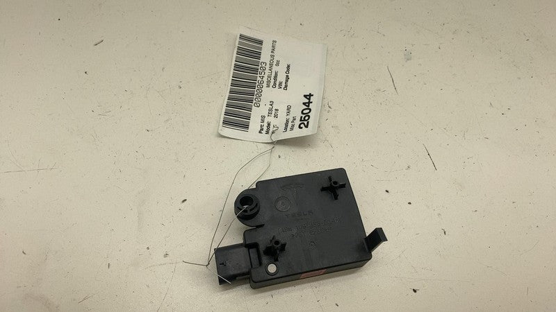 ⭕ 17-23 Tesla Model 3 Rear Bumper BCM Computer Body Control Module 109