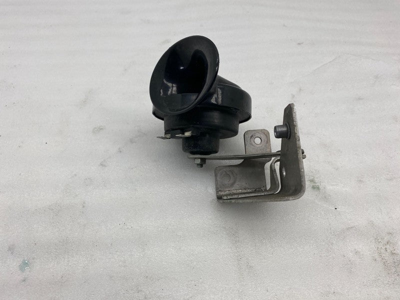 E1 0020046 ⭕ 12-20 Model S Seger Low Pitch Tone Horn 12V 410 Hertz w/ Bracket 6008607-00-B