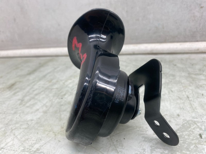 E1 0020046 ⭕ 2017-2023 Tesla Model 3 Seger High Pitch Tone Horn 12V 510 Hertz with Bracket
