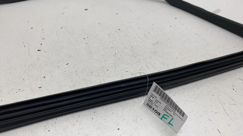 ⭕ 14-20 Maserati Ghibli Front Left Door Window Weatherstrip Rubber Seal Gasket
