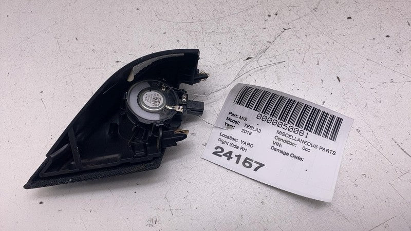 1095686 00 E 2017-2023 Tesla Model 3 Front Passenger Side Audio Tweeter & Speaker Cover Right