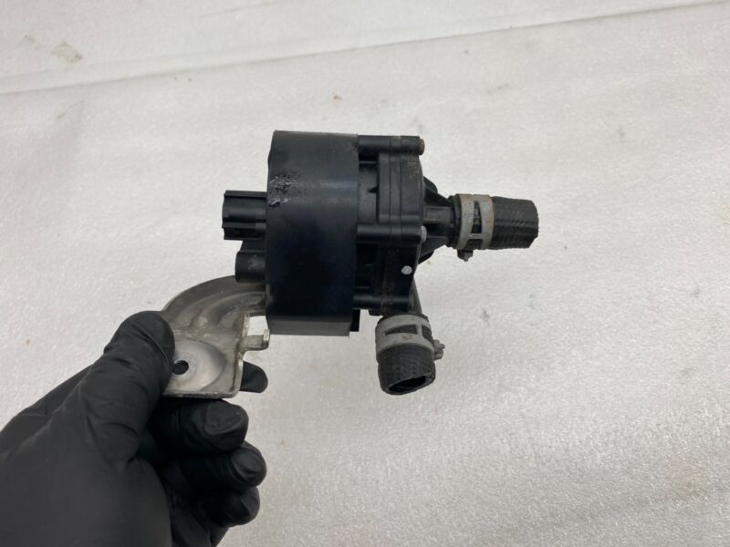 2016-2020 Tesla Model X MX Cooling System Auxiliary Coolant Water Pump Assembly
