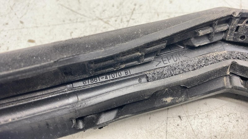 ⭕ 23-25 Toyota Prius Front Right Door Body Weatherstrip Rubber Seal 67