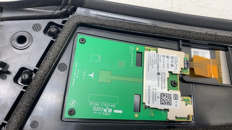 ⭕ 2024 2025 Tesla Model 3 Driver Side B-Pillar Applique Glass Trim Mol