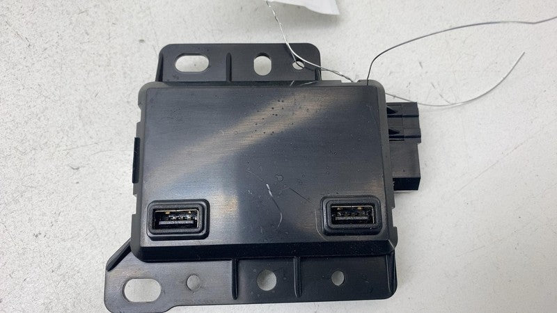 1093295 00 A 2017-2023 Tesla Model 3 Center Console Front USB Hub Charger Control Module OEM