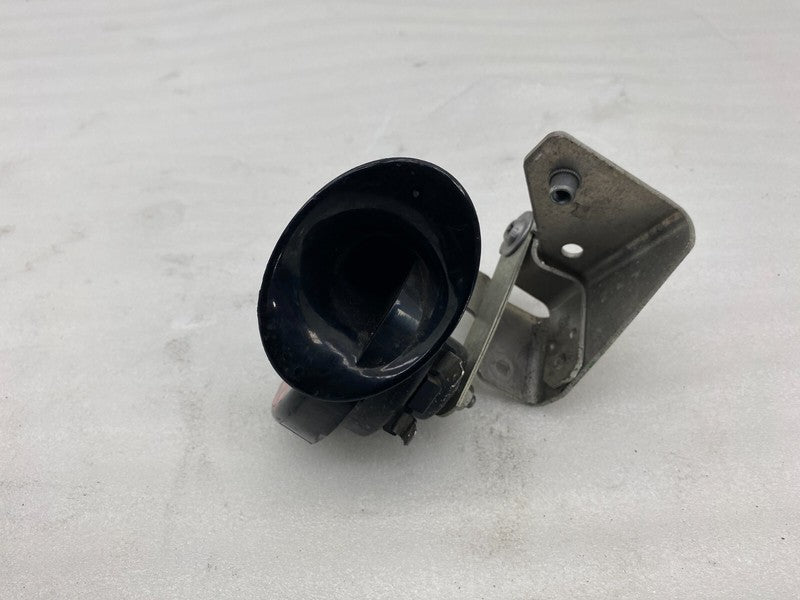 E1 0020046 ⭕ 12-20 Model S Seger Low Pitch Tone Horn 12V 410 Hertz w/ Bracket 6008607-00-B