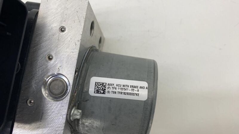 1044745-00-B ⭕ 17-23 Tesla Model 3 Anti-Lock Brake System ABS Pump Module Unit 1044745-00-B