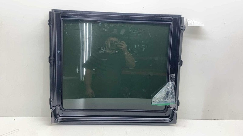 ⭕ 2024-2025 Chrysler Pacifica Rear Section Roof Panoramic Glass 300247