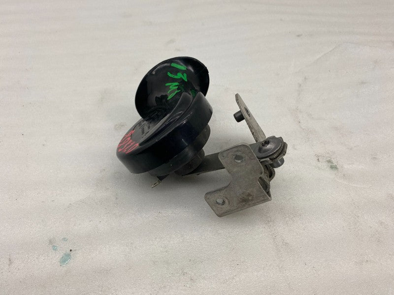 E1 0020046 ⭕ 12-20 Model S Seger High Pitch Tone Horn 12V 510 Hertz w/ Bracket 6008604-00-B