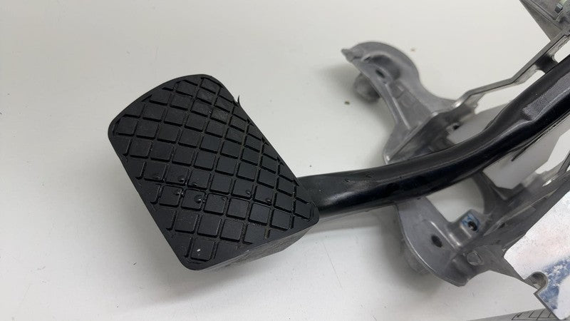 4M1.723.117.E ⭕ 2018-2024 Porsche Cayenne Brake Foot Stop Pedal w/ Mount Bracket 4M1723117E