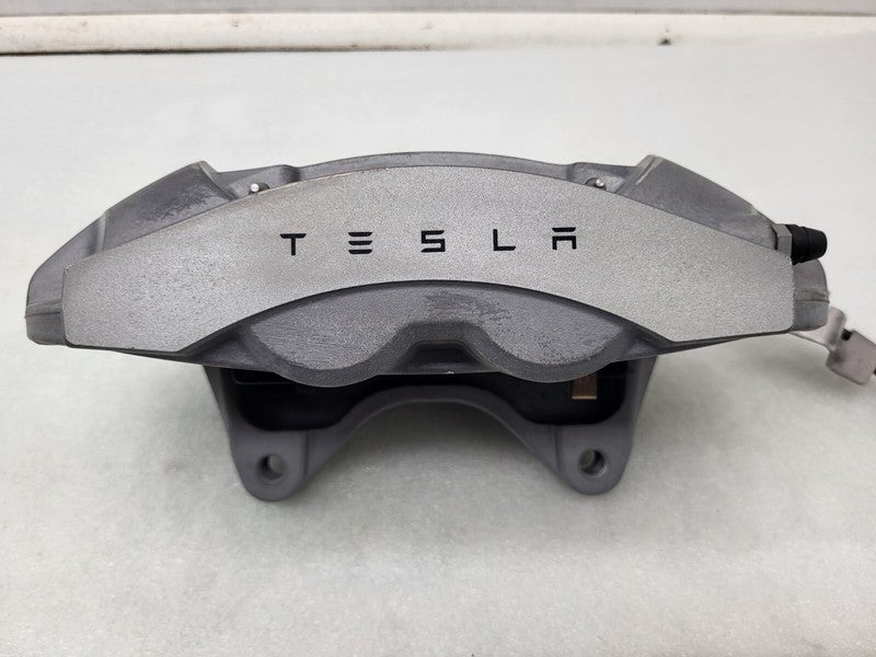 104462200E ⭕17-23 Model 3 Front Passenger Side Caliper + Brake Hose Line Right 1044622-00-E