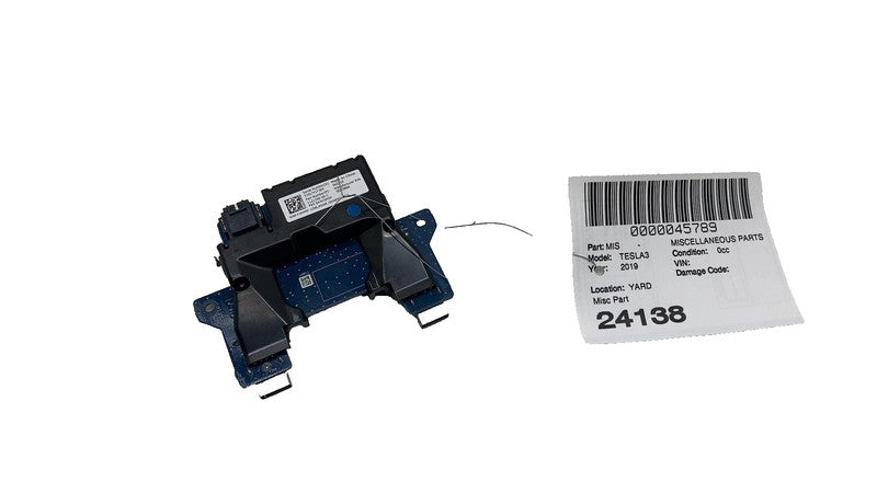 ⭕ 17-23 Tesla Model 3 Rear Generic USB/AUX Control Unit Hub Module 112