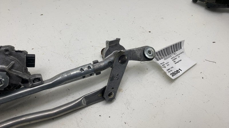 68229327AC ⭕ 17-25 Chrysler Pacifica Front Windshield Wiper Linkage & Motor OEM 68229327AC