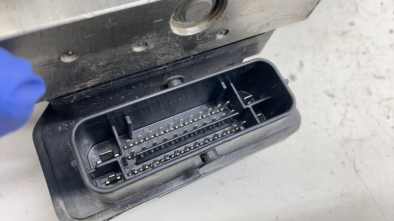 ⭕ 17-23 Tesla Model 3 Anti-Lock Brake System ABS Pump Module Unit 1044