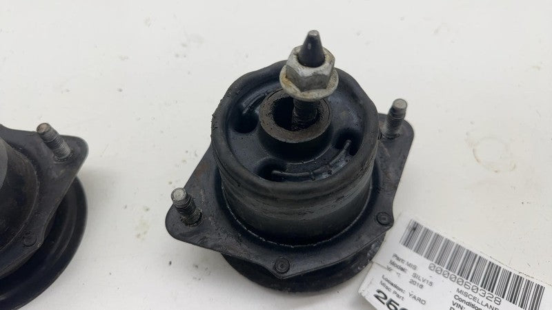 ⭕ 2014-2018 Chevrolet Silverado 1500 Crew Cab SET of 2 Body Mount Cushion Assy