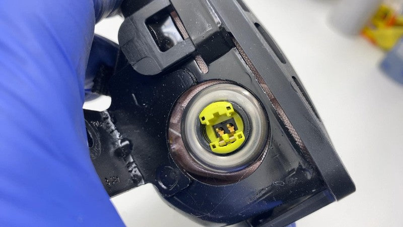 1005260 00 G 2012-2015 Tesla Model S Front Passenger Side Lower Knee Airbag Right RH Assembly