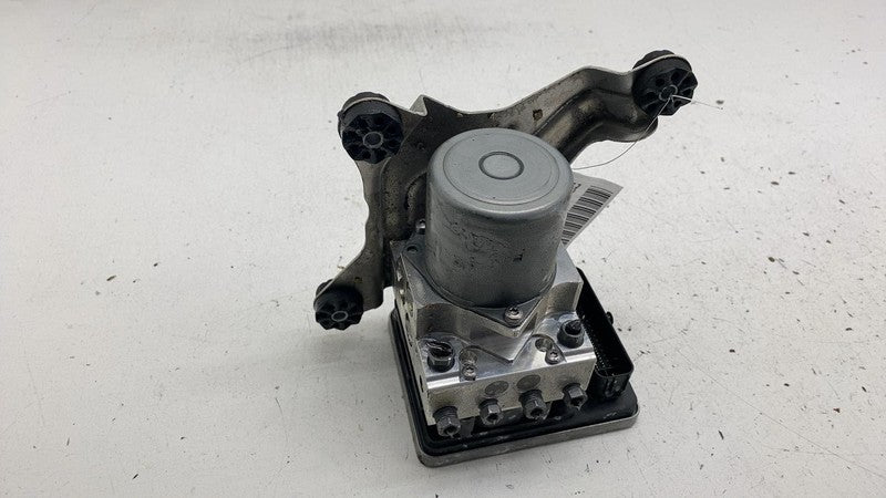 6892279 01 2019 2020 BMW 530e G30 Engine ABS Anti-Lock Brake Pump Control Module Unit EHCU