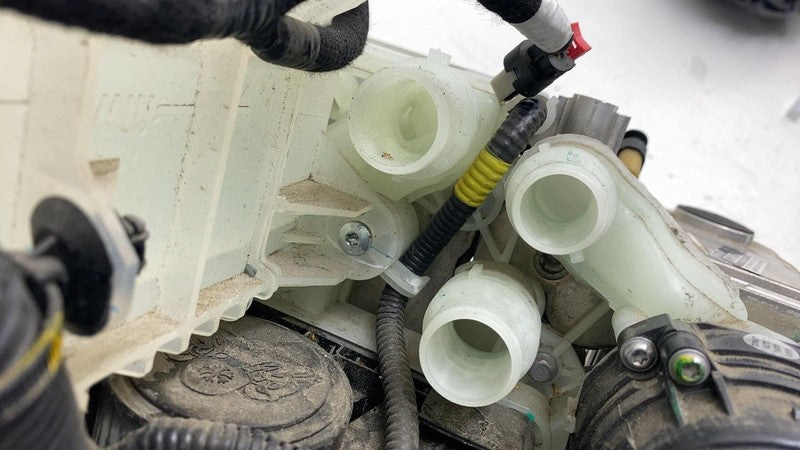 1547595A0F ⭕ 2021-2026 Tesla Model 3 Supermanifold Refrigerant Chiller w/ Coolant Reservoir