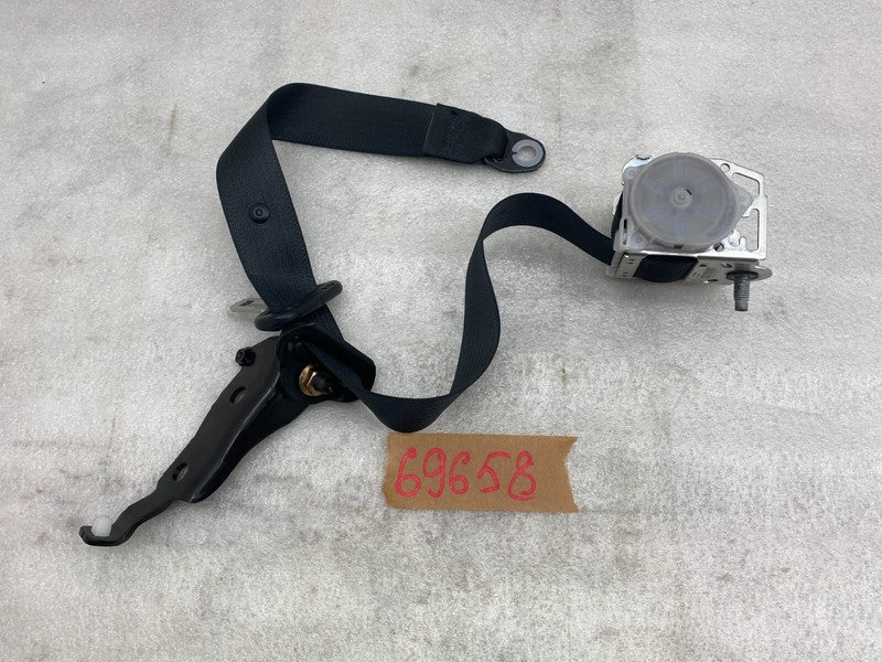 1023136-00-B ⭕2012-2015 Model S Rear Left or Right 2nd Row Seat Belt & Retractor 1023136-00-B