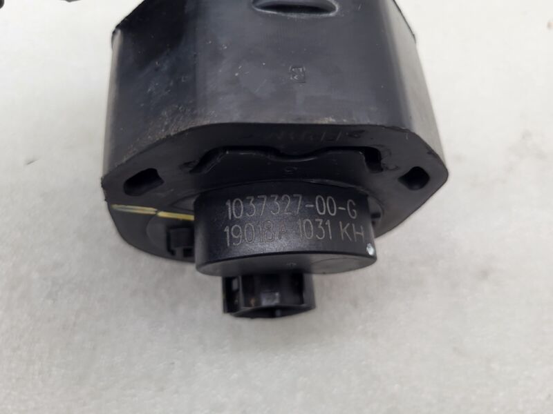 103732700G 2016-2020 Tesla Model S X Cooling System Auxiliary Water Coolant Pump FWD Assy