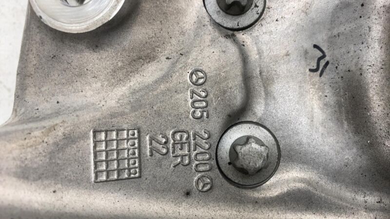 A 000 421 35 20 ⭕18-22 Mercedes C300 Front Right Spindle Knee Knuckle w/ Dust Shield A0004213520
