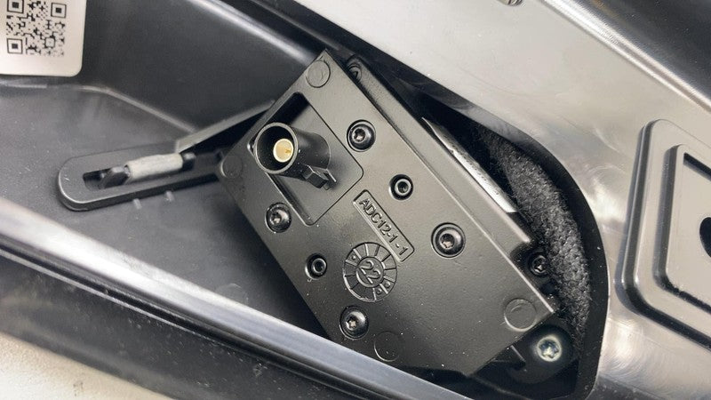 E6180122B ⭕ 2022-2024 Rivian R1T R1S Front Dome Reading Light SOS Hazard Switch E6180122-B