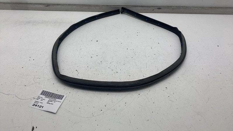 4KE833178 ⭕ 19-23 Audi e-Tron Driver Side Skirt Rocker Molding Rubber Seal Left 4KE833178