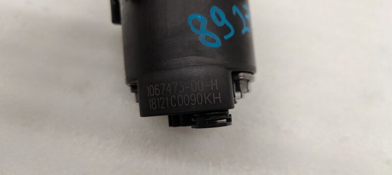 106747300H 2012-2020 Tesla Model S MS Auxiliary Water Coolant Pump Assembly 1067473-00-H