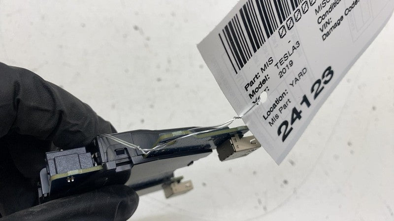 ⭕ 17-23 Tesla Model 3 Rear Generic USB/AUX Control Unit Hub Module 112