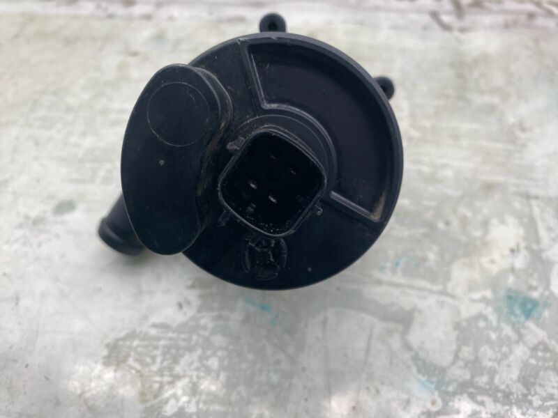 2016-2020 Tesla Model S X Front Cooling System Coolant Pump Assy 1035348-00-F