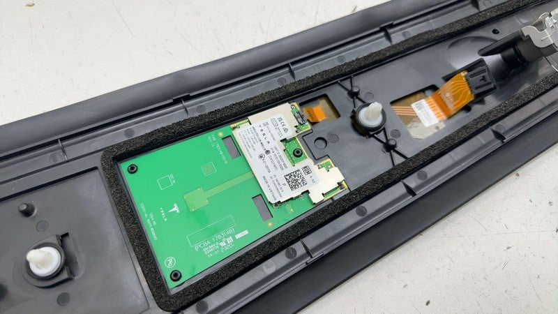 1785300-00-B ⭕ 20-24 Model Y MY Right Exterior B-Pillar Applique Glass Trim RH 1785300-00-B