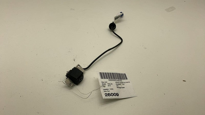 100677300D 2012 2013 2014 2015 Tesla Model S Rear View Backup Camera w/ Cable Wire Assembly