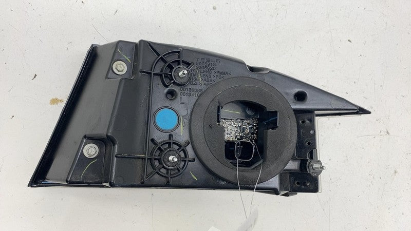 ⭕ 2012-2022 Tesla Model S Rear Taillight LED Outer Tail Lamp Left 6005