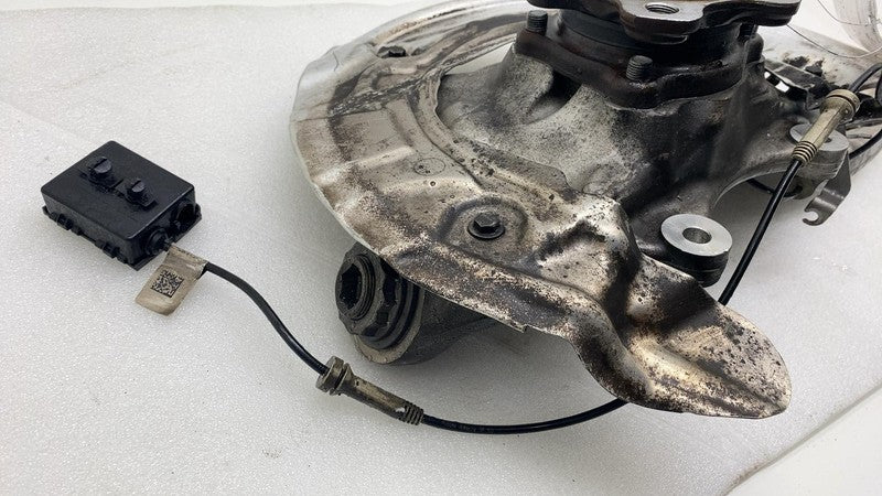 6861797 04 2017-2023 BMW 530e Front Left Spindle Knuckle Wheel Hub w/ ABS & Dust Shield RWD