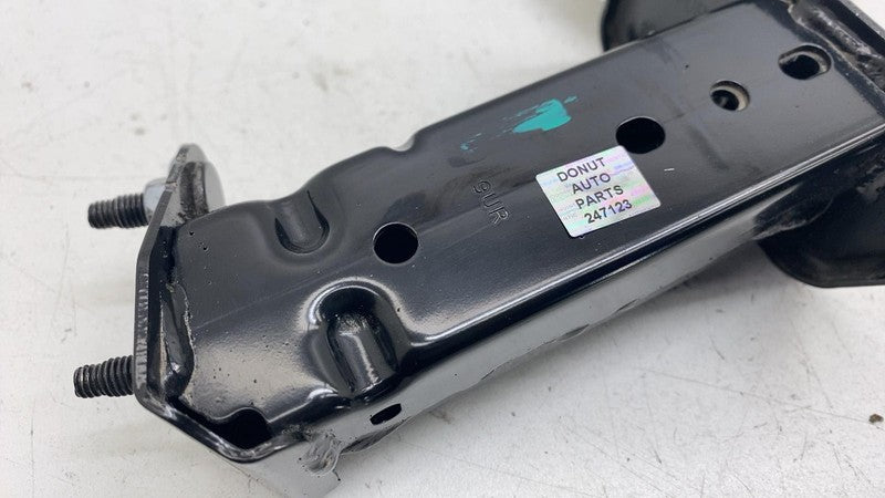 ⭕ 23-24 Toyota Prius Front Passenger Reinforcement Bumper Bracket Supp