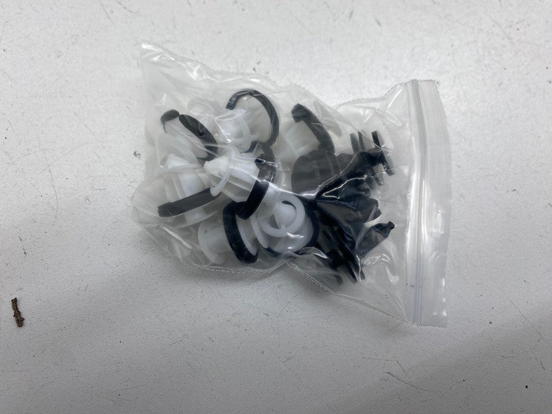 1494188 00 B ⭕ 20-24 Tesla Model Y Rear Right Fender Garnish Wheel Arch Molding 1494188-00-B