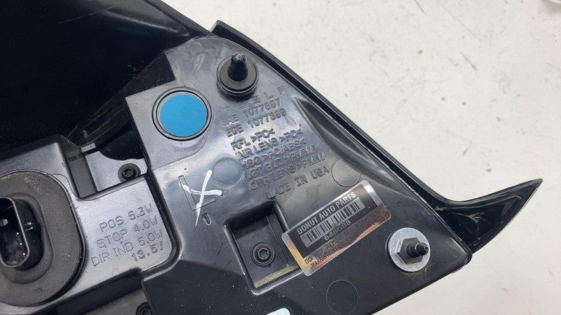 ⭕ 17-22 Model 3 Rear Left Outer Exterior Taillight Tail Lamp 3-Pin Red