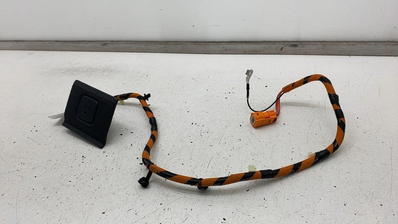 PT00038266C ⭕ 2022-2024 Rivian R1T R1S Lower Center Console Wiring w/ Outlet PT00038266-C