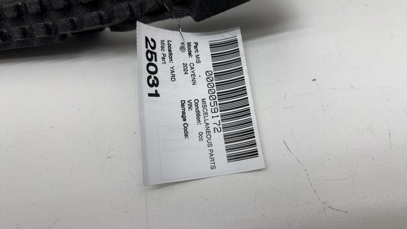 9Y0.807.666.J ⭕ 2024 Porsche Cayenne Front Passenger Right Grille Insulator Foam 9Y0807665J