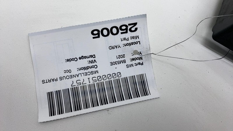 ⭕ 18-22 BMW 530e Right Center Skirt Rocker Molding Panel Support Mount