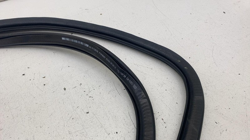 4KE831721 ⭕ 19-23 Audi E-Tron Quattro Front Right Body Weathership Rubber Seal 4KE831721