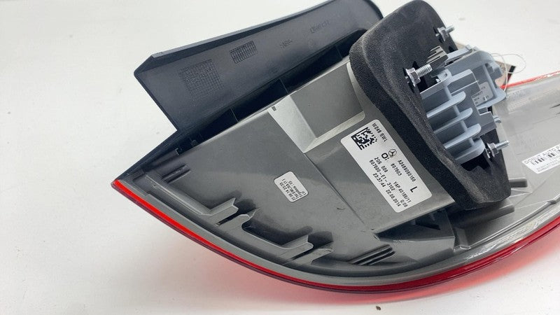 ⭕2013-2014 Mercedes-Benz B Electric Drive Rear Left Outer Tail Light A